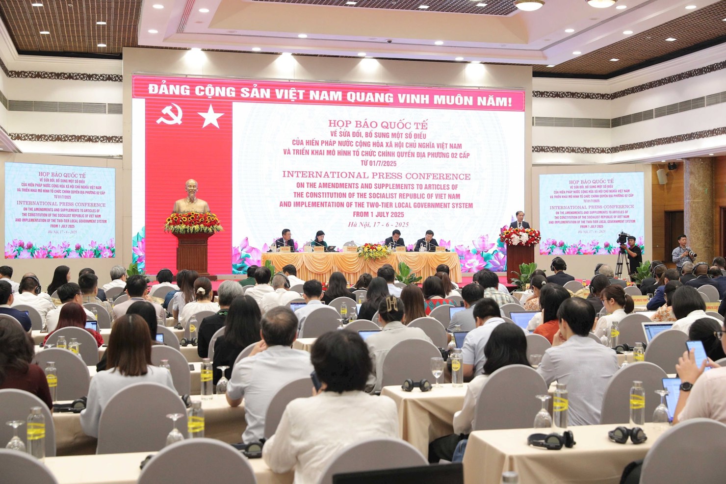 Toàn cảnh Họp báo quốc tế về sửa đổi, bổ sung một số điều của Hiến pháp 2013 và triển khai mô hình tổ chức chính quyền địa phương 2 cấp từ ngày 1/7/2025.