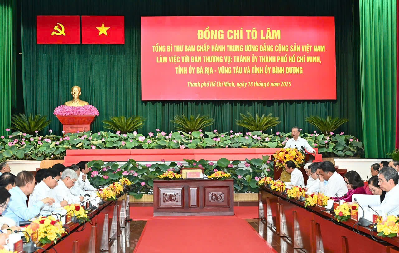 Tổng Bí thư Tô Lâm phát biểu chỉ đạo tại buổi làm việc. Ảnh: Việt Dũng. 