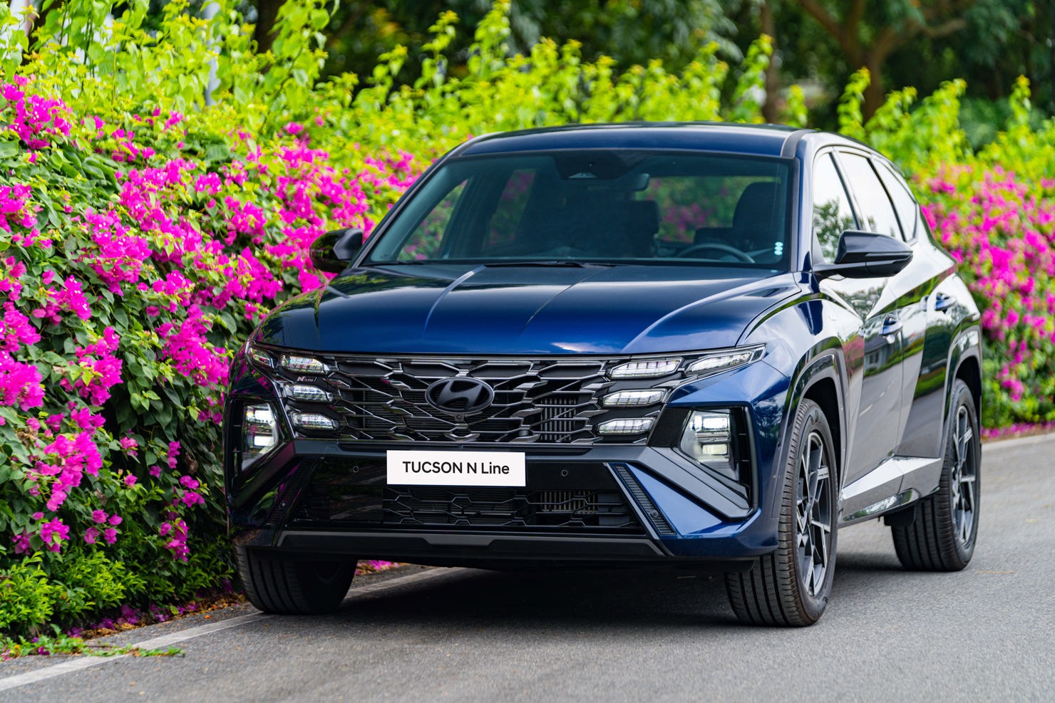 Với sự góp mặt của Tucson N Line, Hyundai Thành Công đã bổ sung vào dải sản phẩm N Line trẻ trung, cá tính & thể thao của mình với 3 sản phẩm: Elantra N Line – Creta N Line và Tucson N Line.
