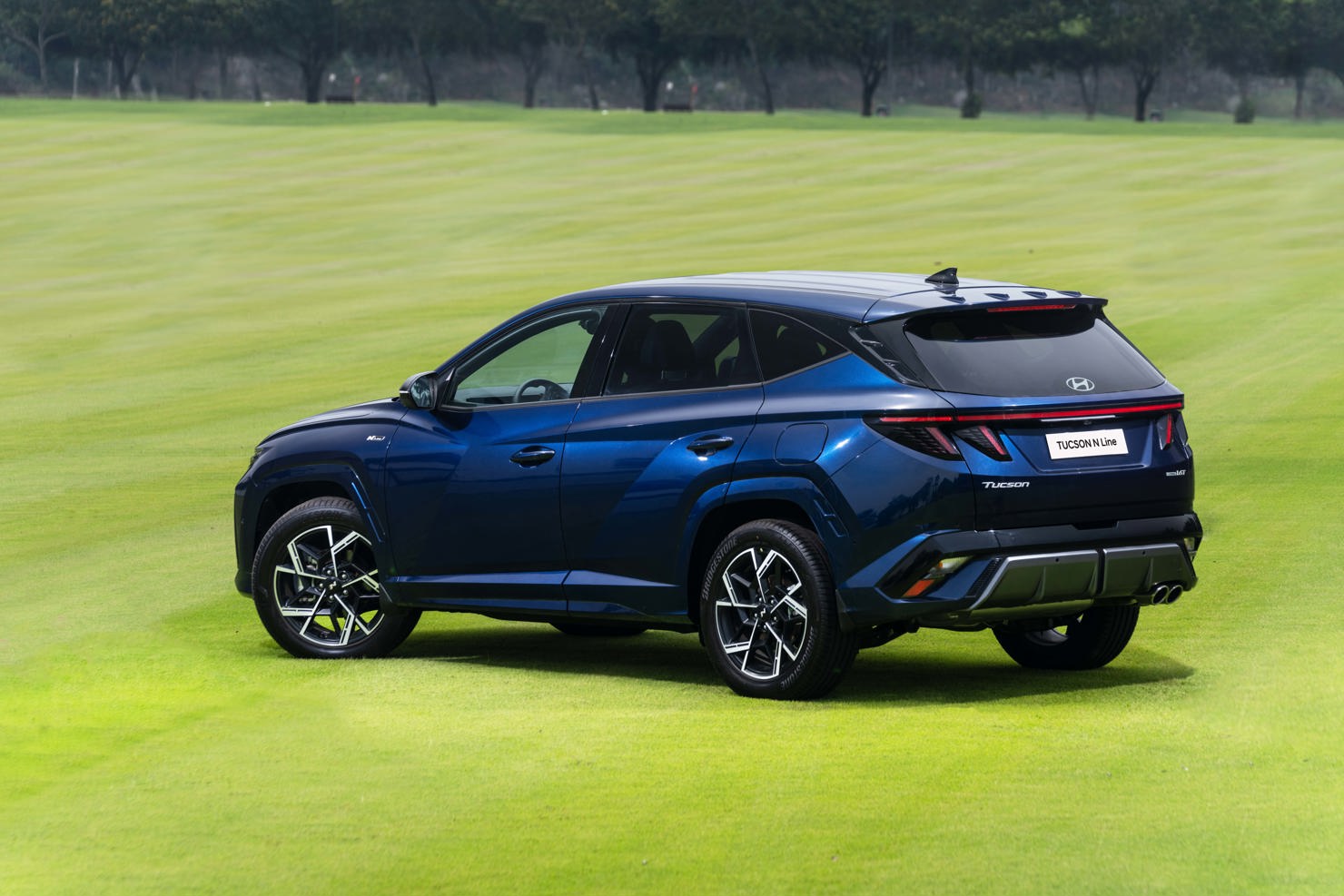 Với sự kết hợp hoàn hảo giữa chất SUV linh hoạt và phong cách thể thao đầy cuốn hút, Tucson N Line không chỉ mang đến diện mạo mạnh mẽ, trẻ trung mà còn khẳng định chiến lược mở rộng danh mục sản phẩm thể thao của Hyundai.
