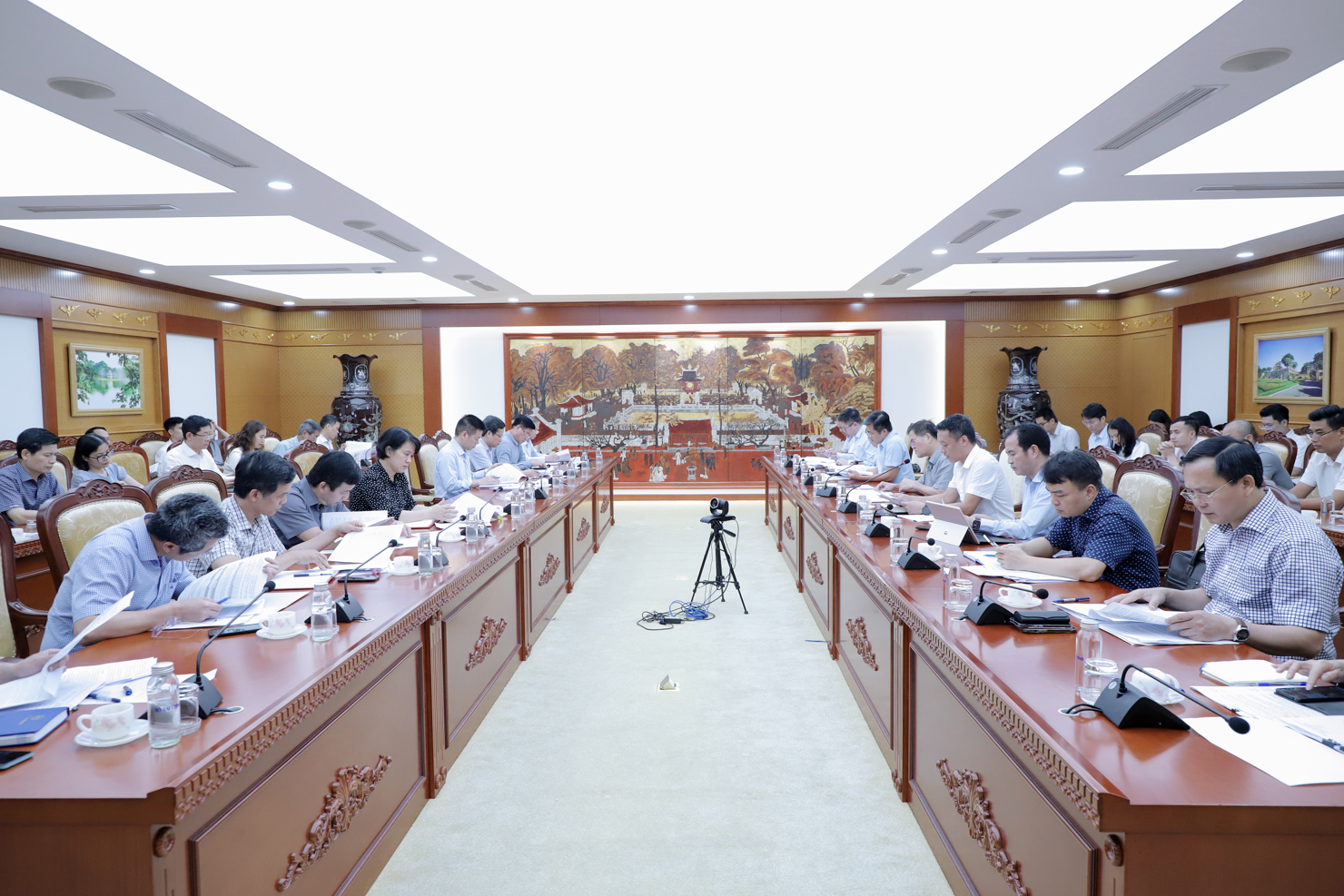 Toàn cảnh cuộc họp.