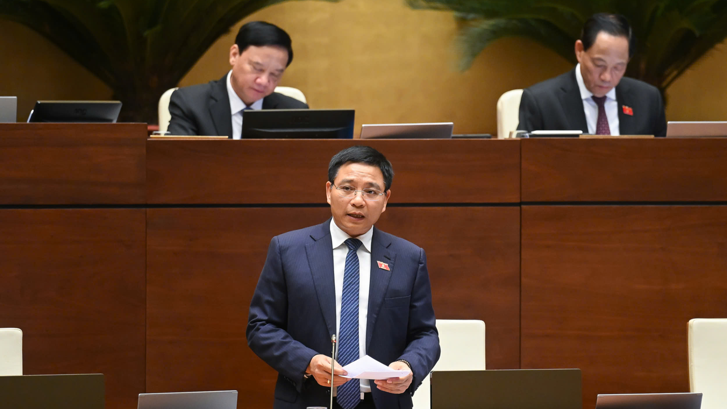 Bộ trưởng Bộ Tài chính Nguyễn Văn Thắng trả lời chất vấn đại biểu Quốc hội chiều ngày 19/6.