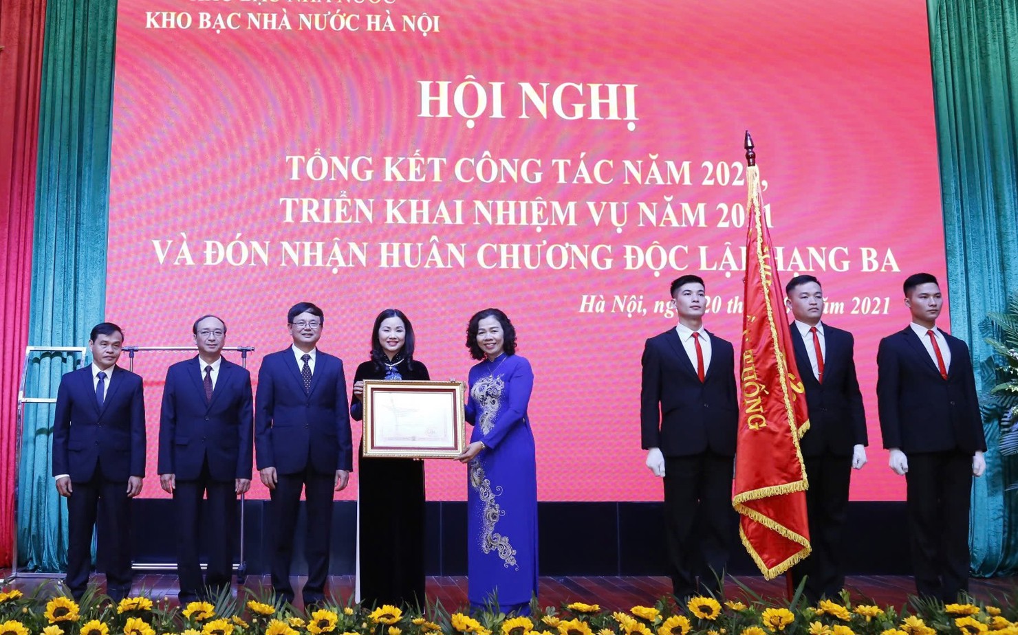 KBNN khu vực I vinh dự nhận Huân chương Độc lập hạng Ba.