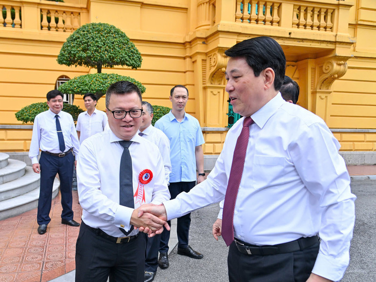 Chủ tịch nước gặp mặt, tuyên dương người làm báo tiêu biểu toàn quốc.