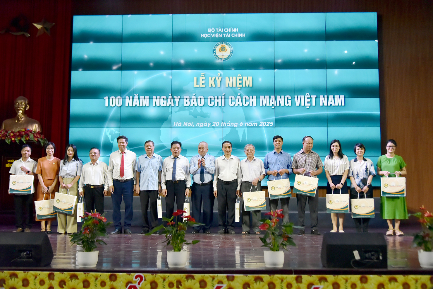Tri ân các nhà báo, phóng viên đồng hành cùng Học viện.