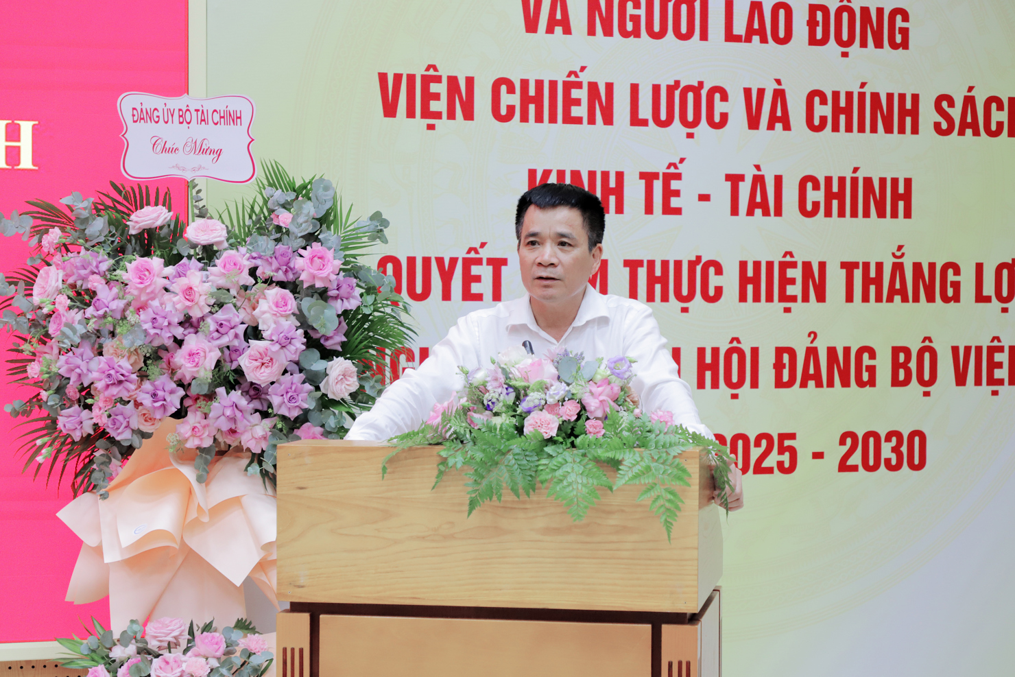 Đồng chí Trương Hùng Sơn – Ủy viên Ban Chấp hành Đảng bộ, Phó Chủ nhiệm Ủy ban Kiểm tra Đảng uỷ Bộ Tài chính phát biểu tại Đại hội.