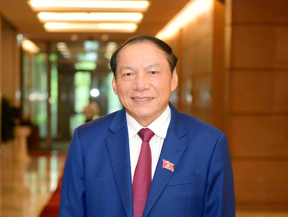 Bộ trưởng Nguyễn Văn Hùng