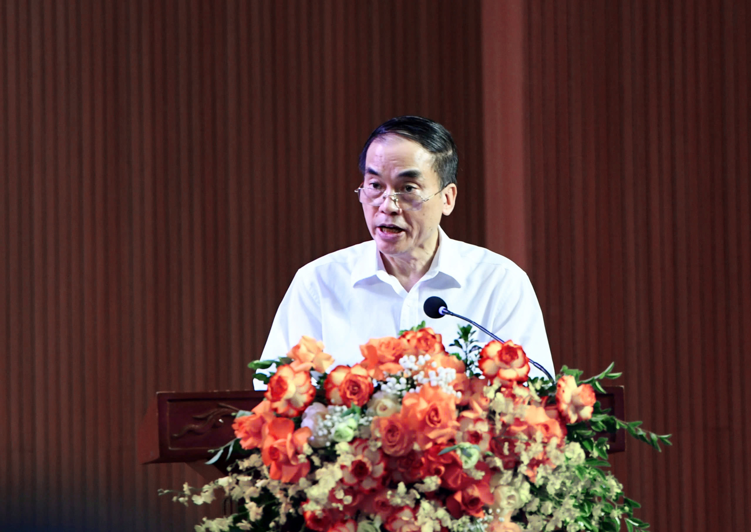 PGS.TS. Vũ Văn Phúc trình bày tham luận tại Hội thảo.