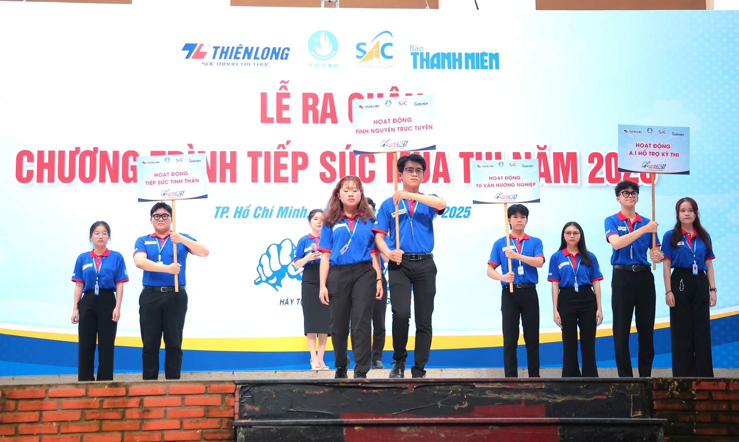 C&aacute;c đội t&igrave;nh nguyện đ&atilde; sẵn s&agrave;ng hỗ trợ c&aacute;c th&iacute; sinh tham gia kỳ thi tốt nghiệp THPT năm 2025.