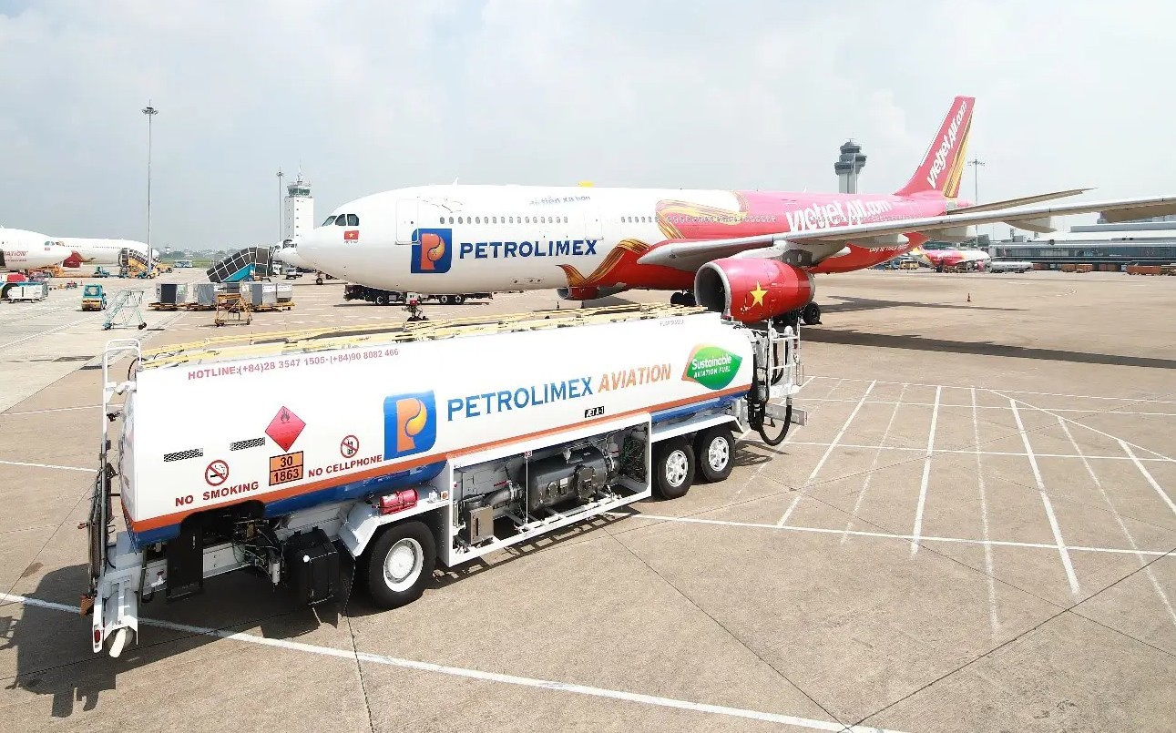 Tập đoàn Xăng dầu Việt Nam (Petrolimex) hiện có hoạt động đầu tư sang Singapore. Ảnh: PLX