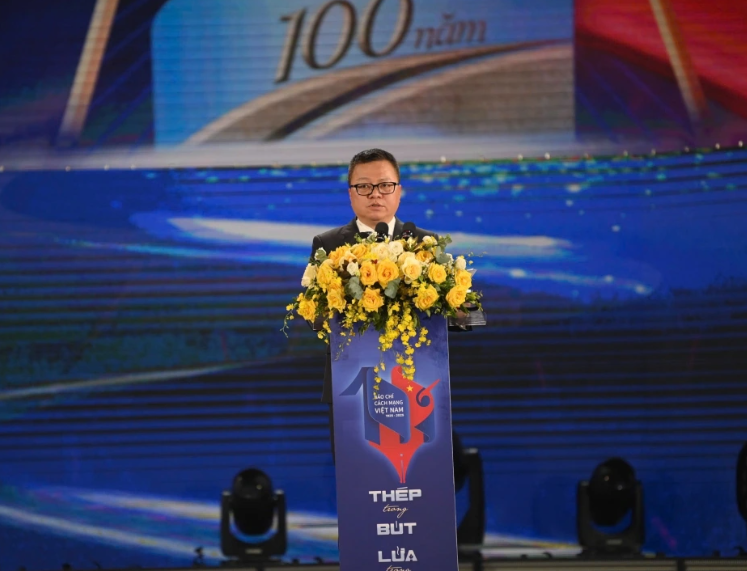 &Ocirc;ng L&ecirc; Quốc Minh, Ủy vi&ecirc;n Trung ương Đảng, Ph&oacute; Trưởng Ban Tuy&ecirc;n gi&aacute;o v&agrave; D&acirc;n vận Trung ương, Tổng Bi&ecirc;n tập B&aacute;o Nh&acirc;n D&acirc;n, Chủ tịch Hội Nh&agrave; b&aacute;o Việt Nam, Chủ tịch Hội đồng Giải b&aacute;o ch&iacute; Quốc gia ph&aacute;t biểu tại lễ trao giải. Ảnh VOV
