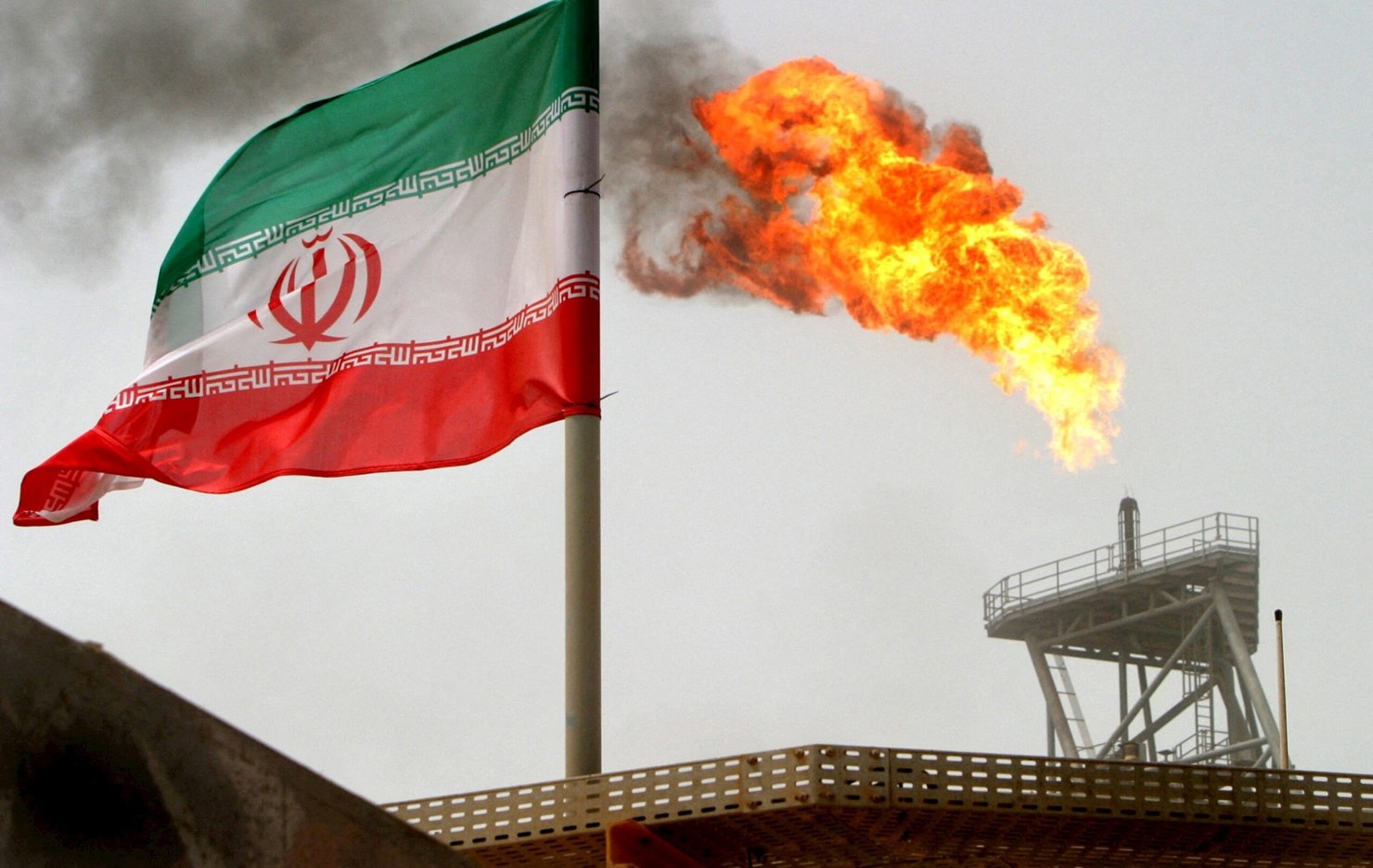Mọi diễn biến tại Iran đều ảnh hưởng trực tiếp tới gi&aacute; dầu to&agrave;n cầu. Ảnh: gCaptain. &nbsp;