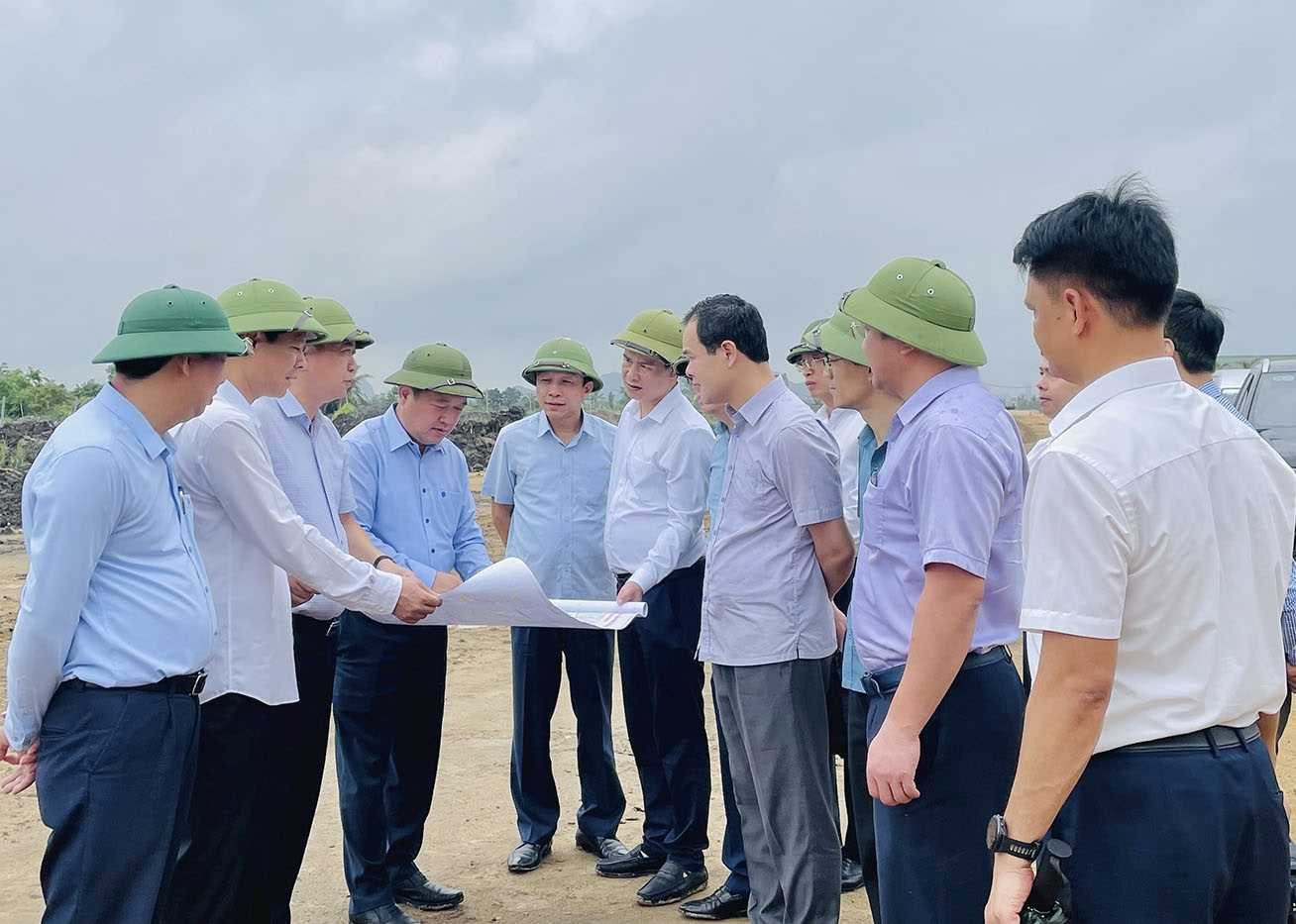 Ban Thường vụ Tỉnh ủy Quảng Ninh thực địa tại dự án trọng điểm tại Uông Bí.