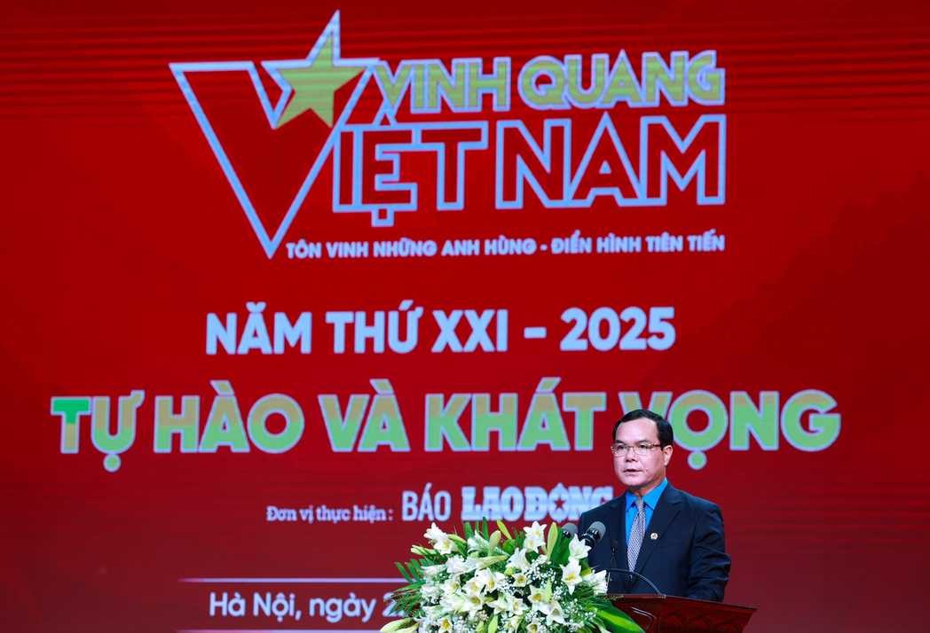 Chủ tịch Tổng LĐLĐ Việt Nam Nguyễn Đình Khang phát biểu tại Chương trình.