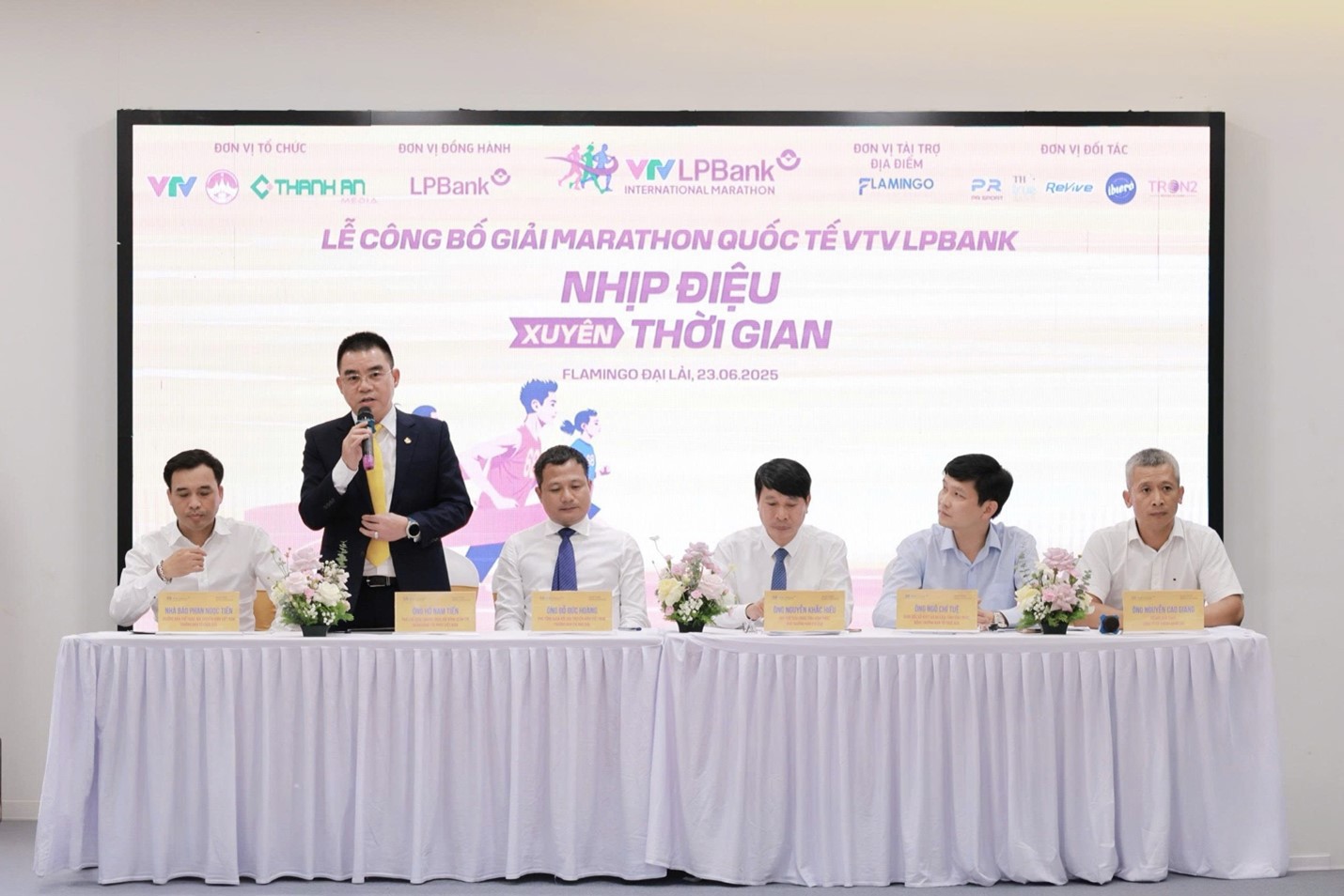 Ông Hồ Nam Tiến, Phó Chủ tịch thường trực HĐQT LPBank tại buổi họp báo.