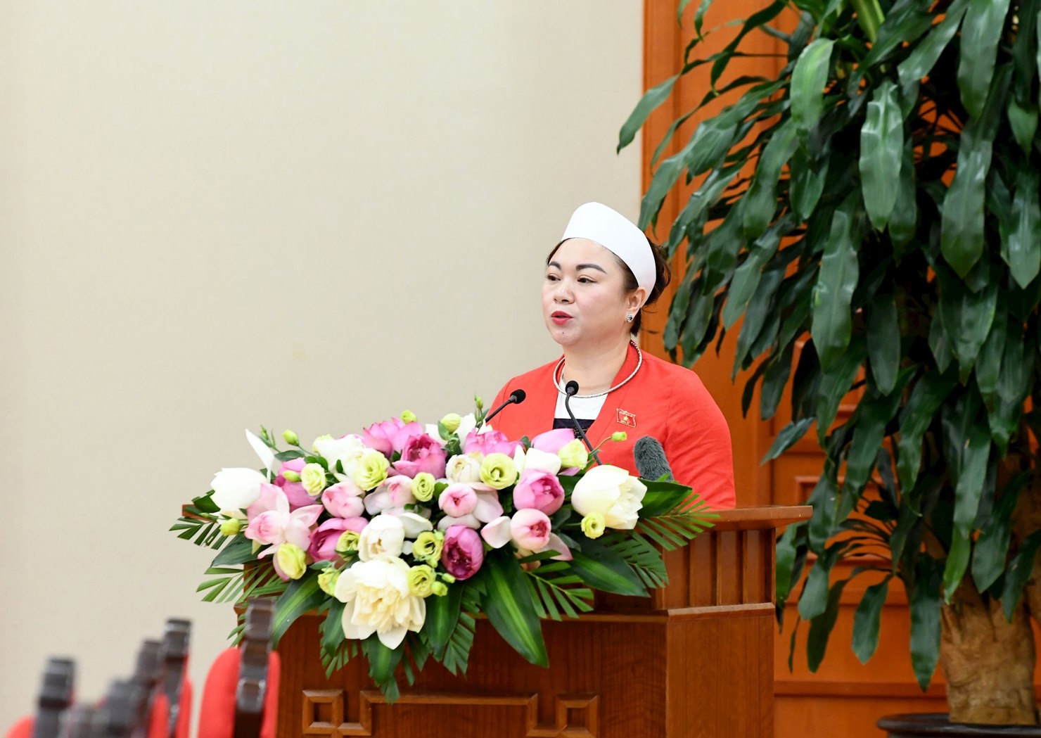ĐBQH Đặng Bích Ngọc (Hòa Bình) phát biểu. Ảnh: Lâm Hiển.