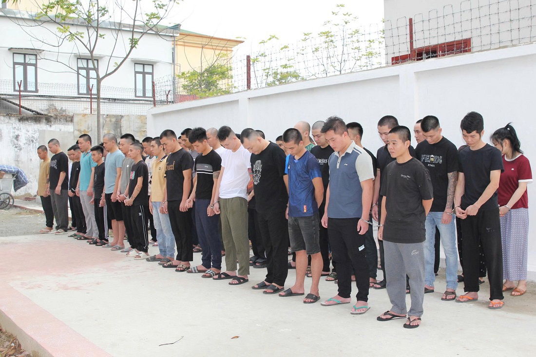 Các đối tượng trong đường dây tội phạm lừa đảo xuyên quốc gia bị bắt.
