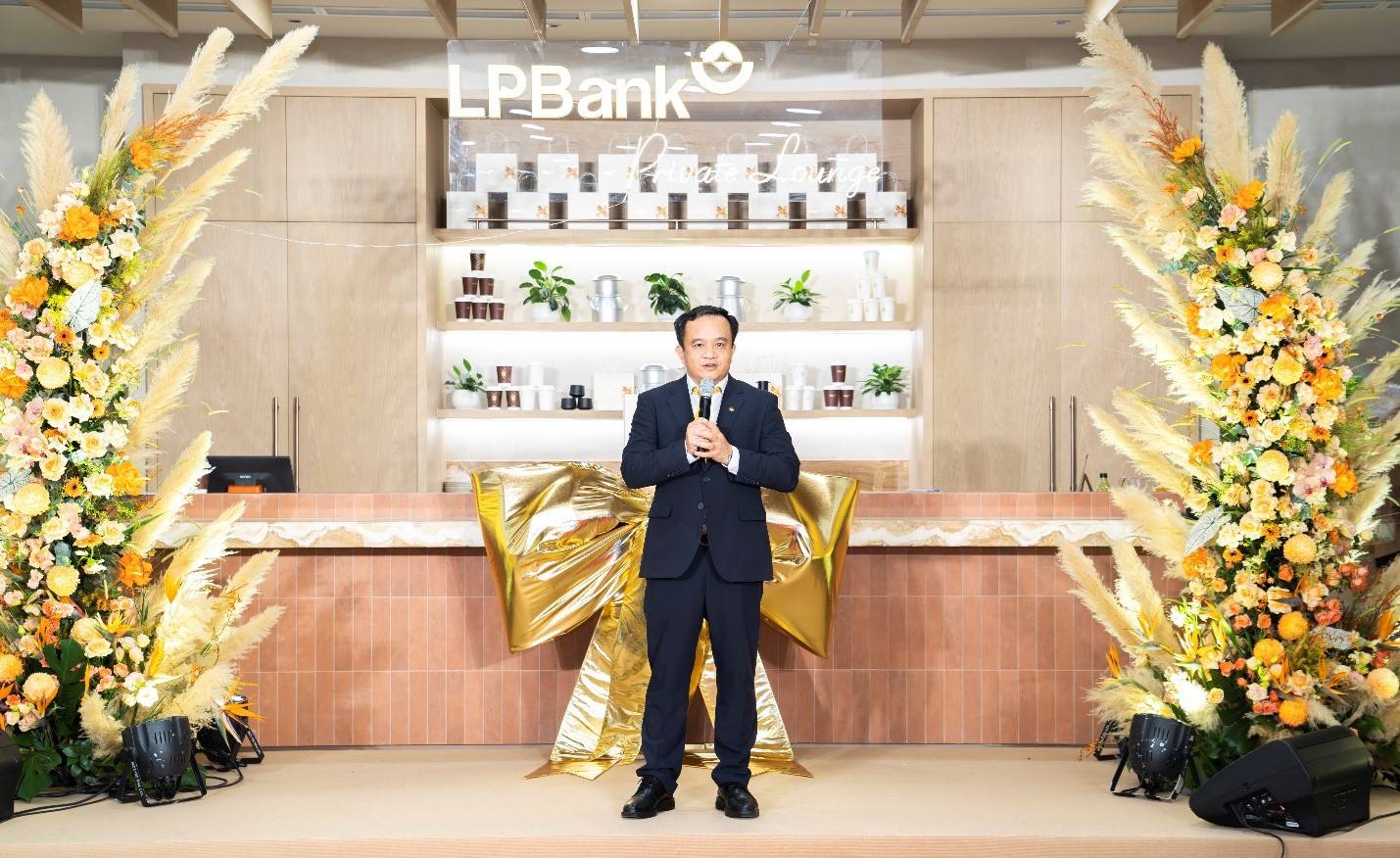 Ông Đặng Công Hoàn - Phó Tổng Giám đốc kiêm Giám đốc Ngân hàng Bán lẻ LPBank phát biểu tại sự kiện.