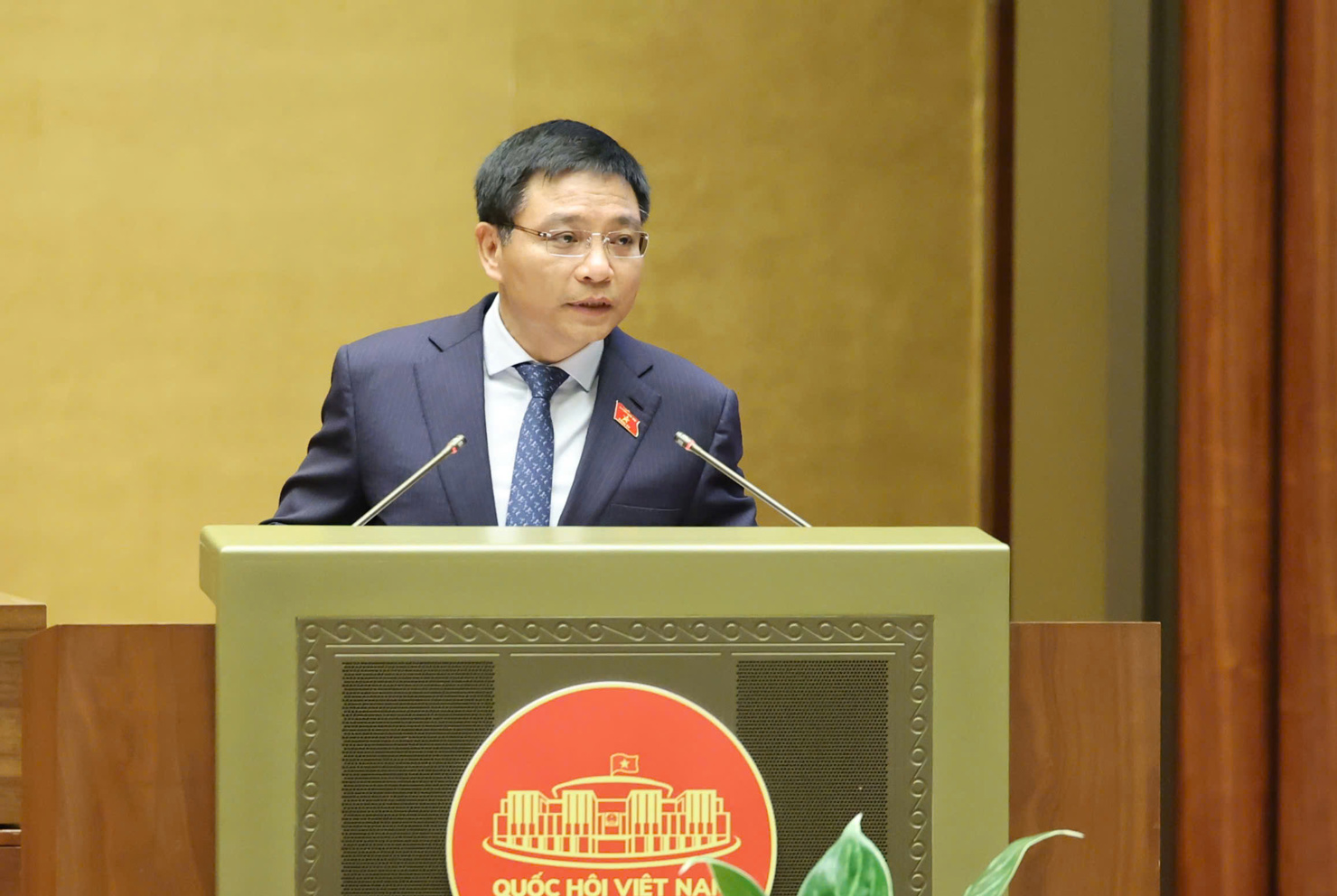 Bộ trưởng Bộ Tài chính Nguyễn Văn Thắng báo cáo về việc tiếp thu, giải trình, chỉnh lý dự án Luật Ngân sách nhà nước.