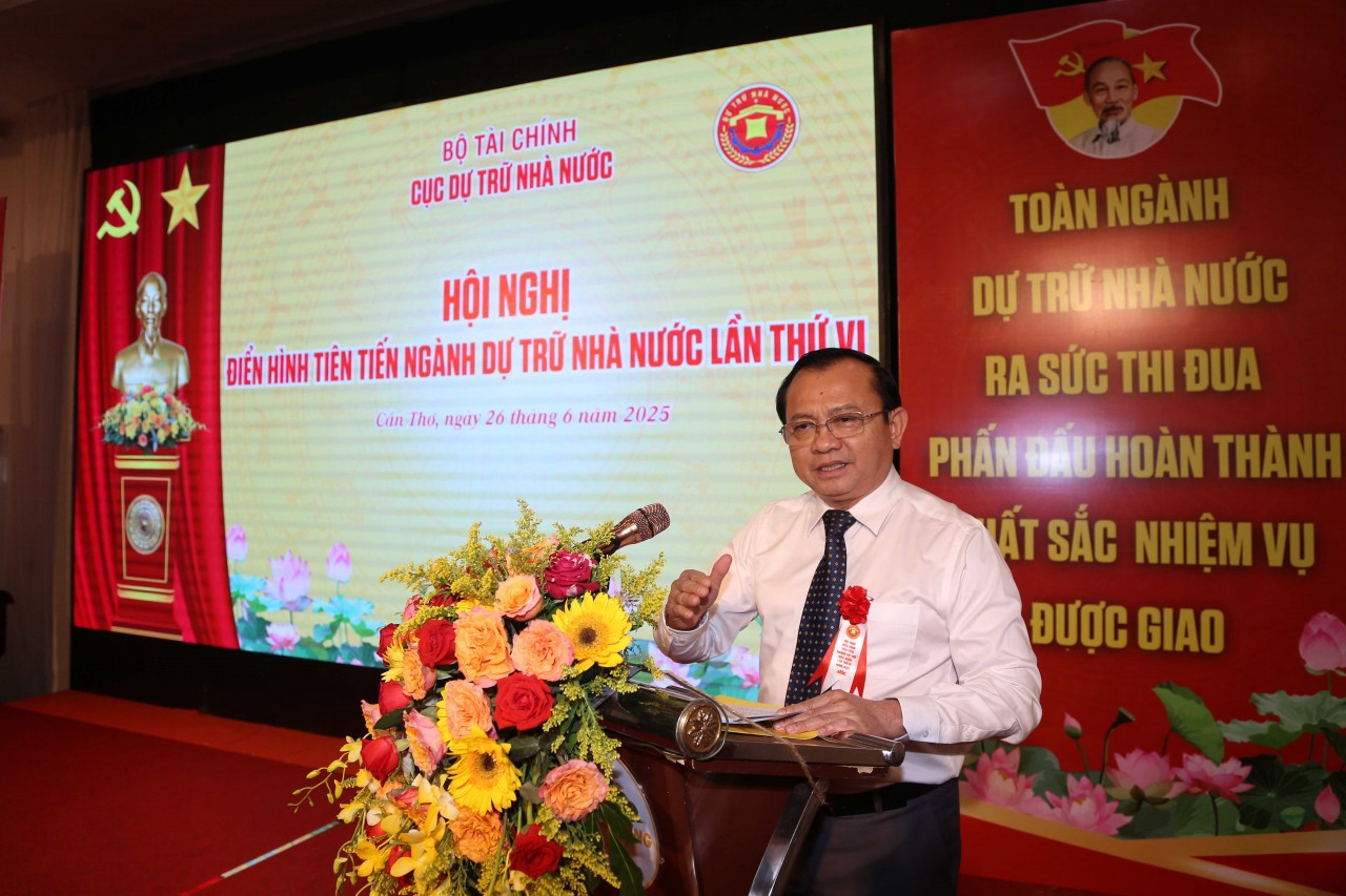 Thứ trưởng Bộ Tài chính Lê Tấn Cận phát biểu tại Hội nghị.