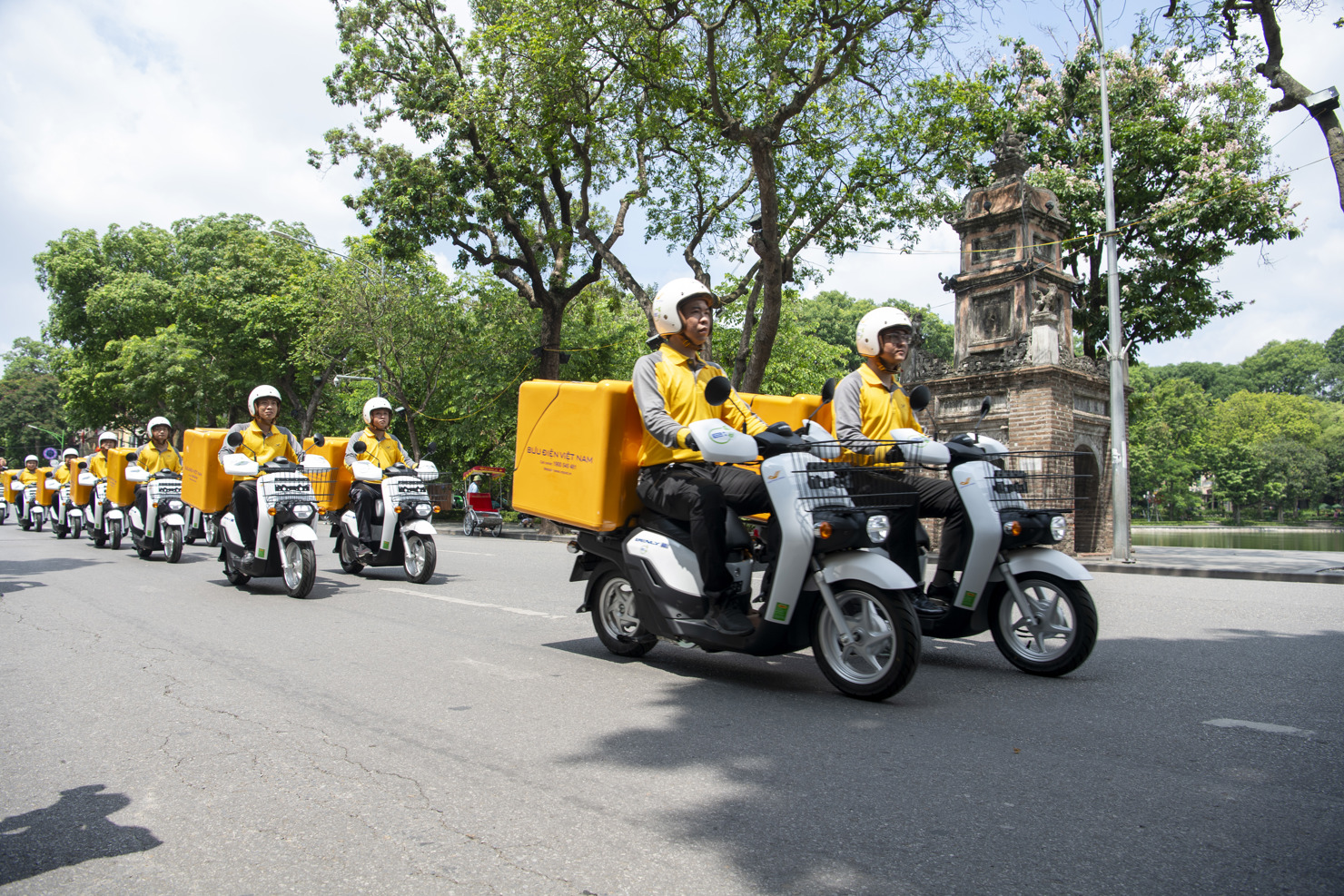 Kh&ocirc;ng chỉ g&oacute;p phần giảm thiểu kh&iacute; thải trong vận h&agrave;nh, dự &aacute;n n&agrave;y c&ograve;n cho thấy nỗ lực thực chất trong việc ti&ecirc;n phong đồng h&agrave;nh c&ugrave;ng Ch&iacute;nh phủ Việt Nam hiện thực h&oacute;a mục ti&ecirc;u trung h&ograve;a carbon v&agrave;o năm 2050, đồng thời mở ra hướng đi mới cho ng&agrave;nh dịch vụ vận chuyển tại đ&ocirc; thị.