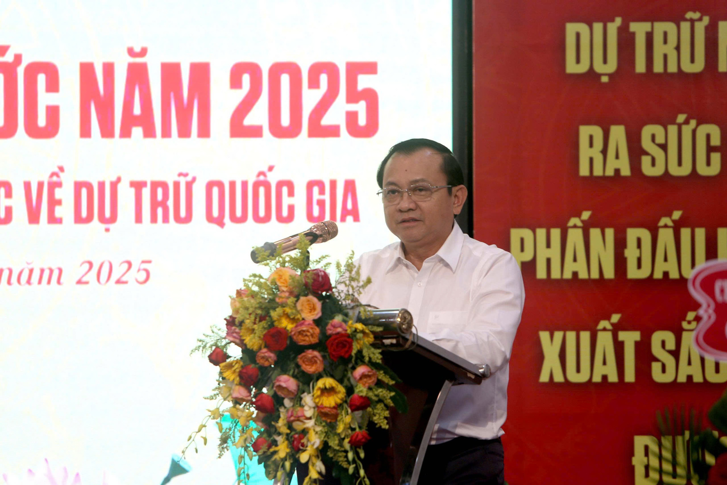 Thứ trưởng Lê Tấn Cận phát biểu chỉ đạo tại Hội nghị. 