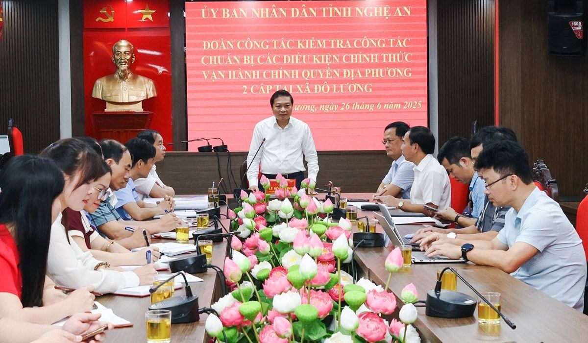 Chủ tịch UBND tỉnh Nghệ An Lê Hồng Vinh vừa dẫn đầu đoàn công tác của tỉnh kiểm tra công tác chuẩn bị điều kiện để vận hành chính quyền địa phương 2 cấp tại xã Đô Lương. Ảnh: Cổng TTĐT Nghệ An 