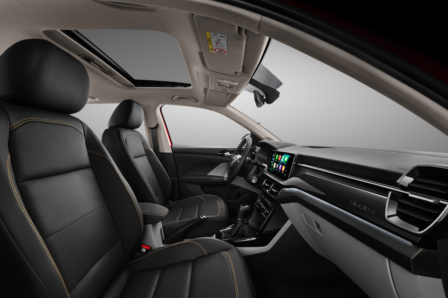 Hệ thống xưởng Dịch vụ Skoda cũng được quan tâm phát triển theo sự mở rộng của hệ thống phân phối. Skoda là mẫu xe thương hiệu châu Âu có lợi thế đặc biệt về dịch vụ sau bán hàng với chất lượng vượt trội, bền bỉ và không yêu cầu sự chăm sóc quá thường xuyên với các mốc bảo dưỡng sau mỗi 7.500 km và chi phí bảo dưỡng, giá phụ tùng hợp lý.