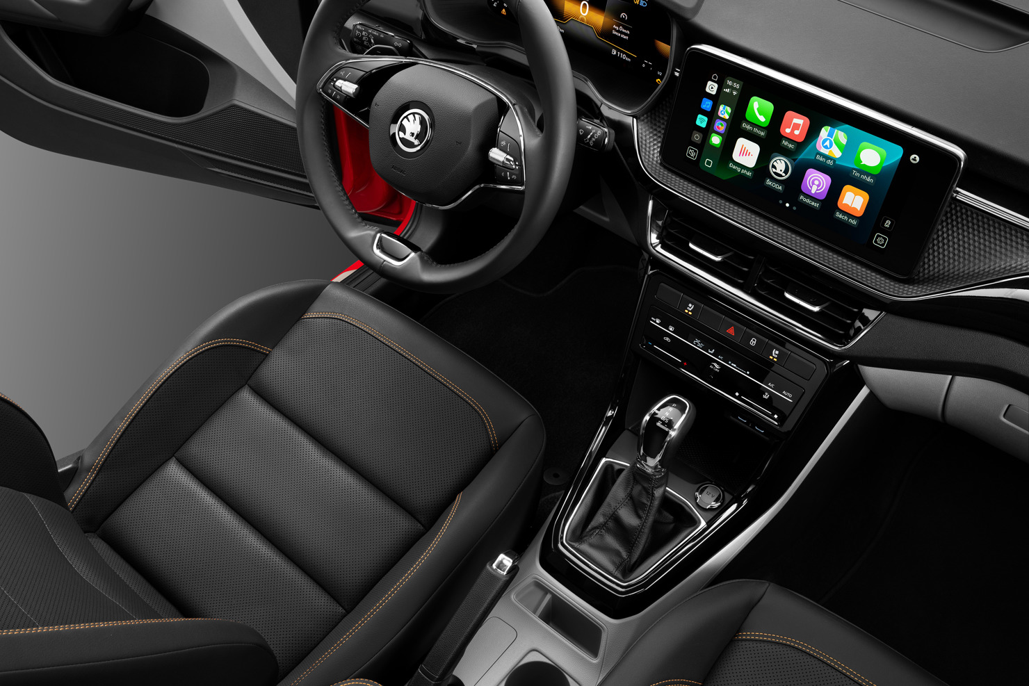 Skoda Kushaq đạt tiêu chuẩn an toàn hàng đầu với Chứng nhận Global NCAP 5 sao, và trang bị bộ tính năng cân bằng điện tử nâng cao gồm Làm khô má phanh, Phòng tránh va chạm thứ cấp cùng các tính năng an toàn chủ động như Cảnh báo & hỗ trợ phanh khẩn cấp phía trước, Cảnh báo điểm mù với khoàng cách lên đến 70m và Cảnh báo phương tiện cắt ngang phía sau.