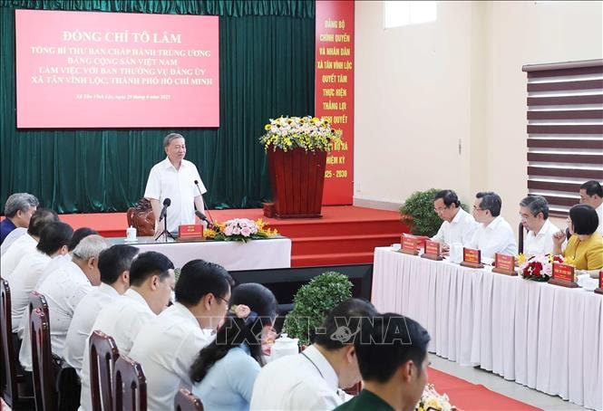 Tổng Bí thư Tô Lâm làm việc với Ban Thường vụ Đảng ủy xã Tân Vĩnh Lộc, TP. Hồ Chí Minh. Ảnh: Thống Nhất/TTXVN. 