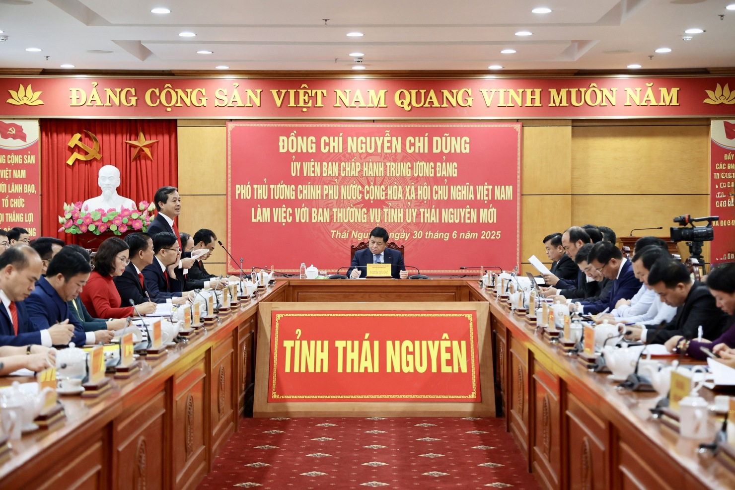 Phó Thủ tướng Chính phủ làm việc với Ban Thường vụ Tỉnh ủy Thái Nguyên. Ảnh: Báo Chính phủ