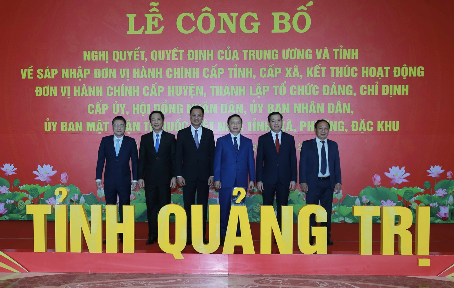Phó Thủ tướng Trần Hồng Hà dự lễ công bố tại TP. Đồng Hới, tỉnh Quảng Trị - Ảnh: VGP/Minh Khôi. 