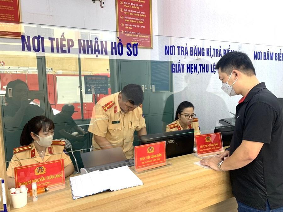Từ ngày 1/7, người dân được đăng ký xe tại tất cả công an cấp xã trong tỉnh, thành phố.