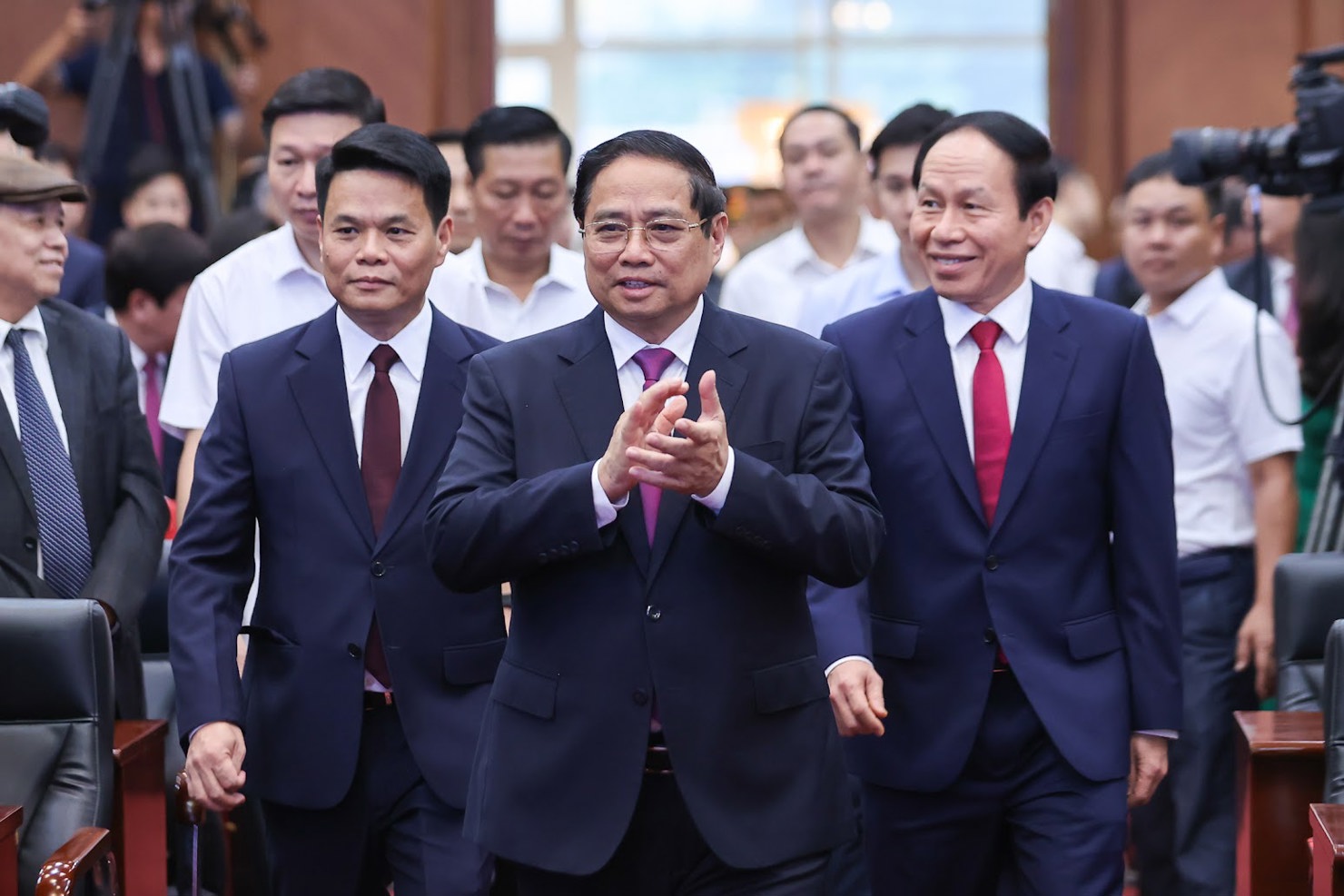 Đồng chí Phạm Minh Chính, Ủy viên Bộ Chính trị, Thủ tướng Chính phủ dự lễ công bố các nghị quyết, quyết định của Trung ương và địa phương tại thành phố Hải Phòng - Ảnh: VGP/Nhật Bắc. 