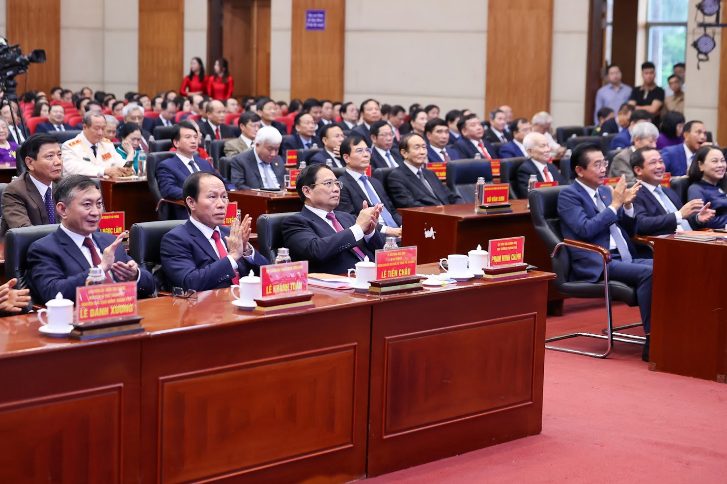 Thủ tướng Phạm Minh Chính dự Lễ công bố các nghị quyết, quyết định của Trung ương về sáp nhập đơn vị hành chính tại thành phố Hải Phòng - Ảnh: VGP/Nhật Bắc. 