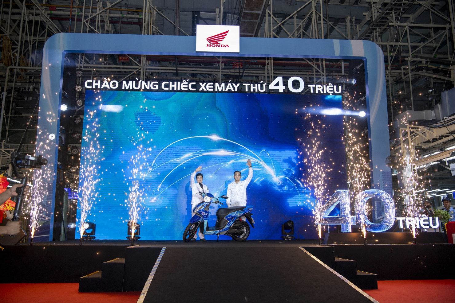 Hiện nh&agrave; m&aacute;y Honda tại Việt Nam đ&atilde; lắp r&aacute;p v&agrave; cung cấp ra thị trường trong nước tương đương với khoảng 40% d&acirc;n số Việt Nam.