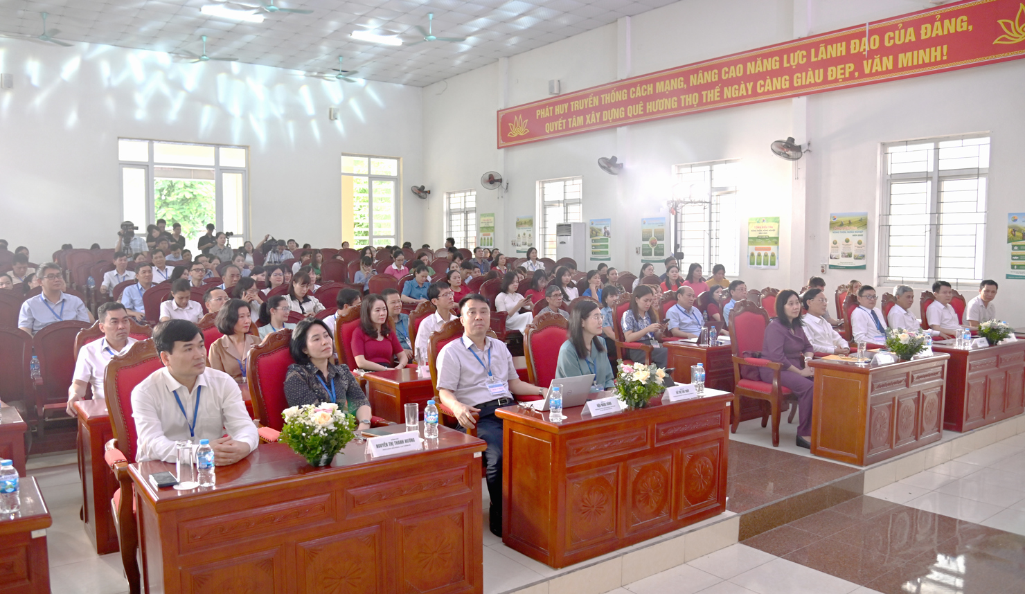 To&agrave;n cảnh Lễ ra qu&acirc;n tại Hội trường UBND x&atilde; Thọ Ph&uacute;