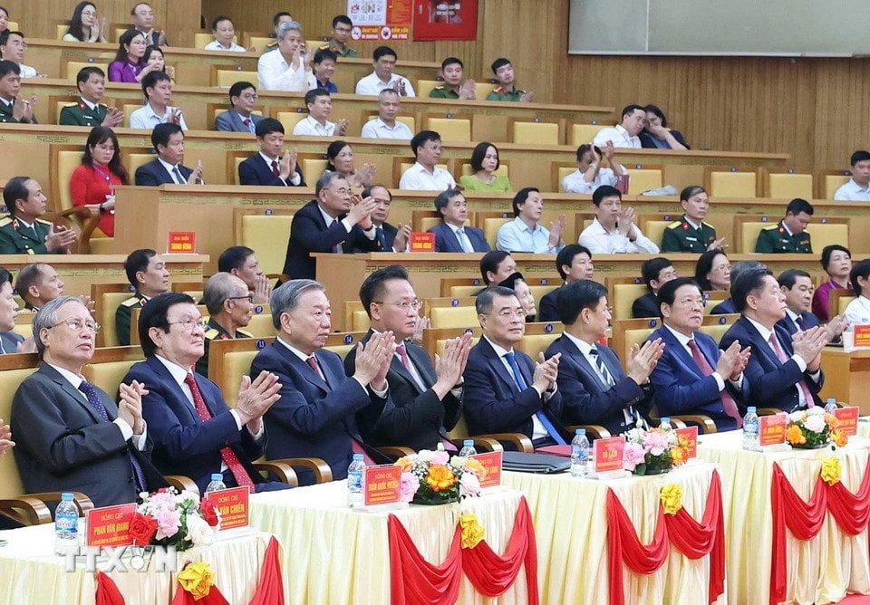 Tổng Bí thư Tô Lâm cùng các đồng chí lãnh đạo, nguyên lãnh đạo Đảng Nhà nước dự Lễ kỷ niệm. Ảnh: Thống Nhất - TTXVN. 