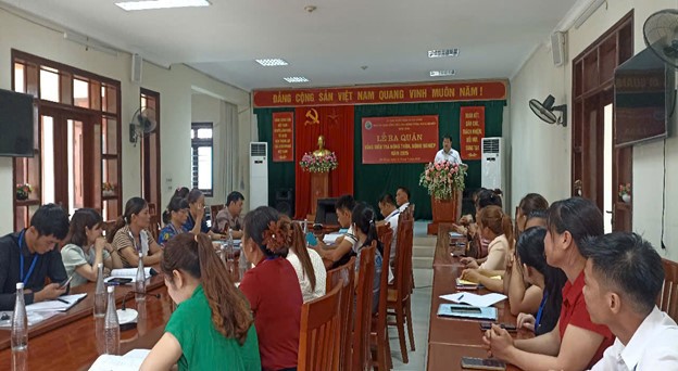 Đồng chí Phạm Tiến Sỹ, Phó Chủ tịch UBND xã Nà Hang phát biểu khai mạc Lễ ra quân