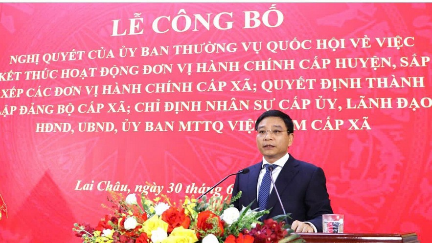 Bộ trưởng Bộ T&agrave;i ch&iacute;nh Nguyễn Văn Thắng ph&aacute;t biểu tại buổi lễ.