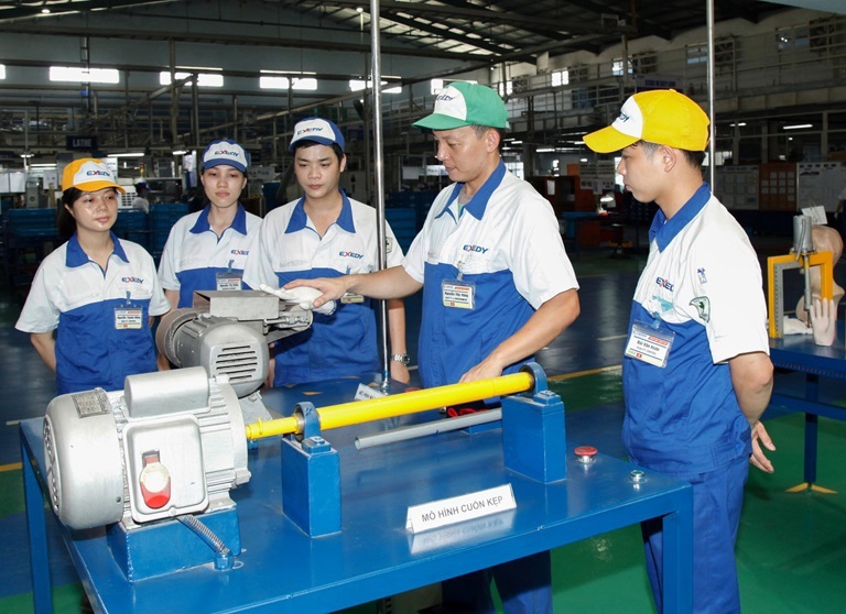 Công nhân làm việc trong KCN tỉnh Vĩnh Phúc