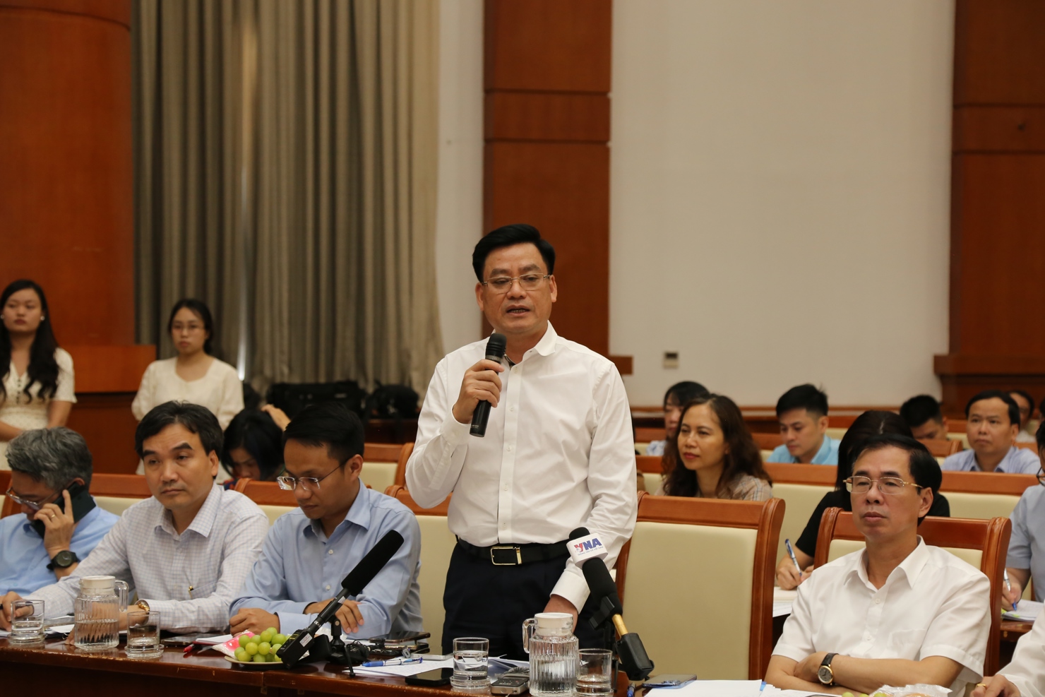 Ph&oacute; Chủ tịch UBCKNN Ho&agrave;ng Văn Thu ph&aacute;t biểu tại buổi họp b&aacute;o.