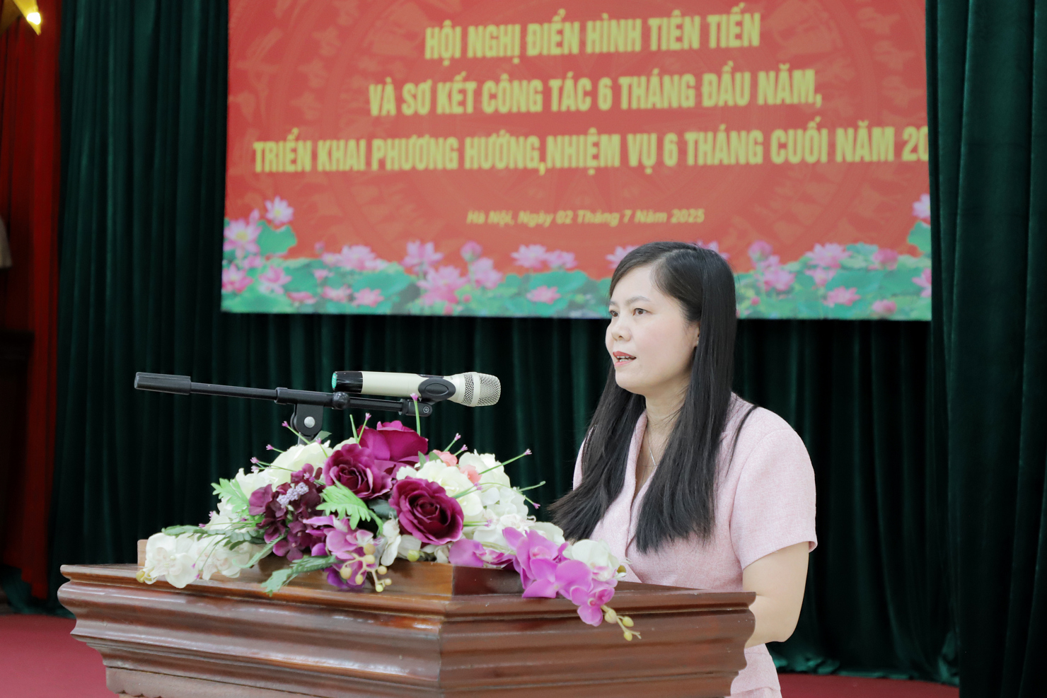 Ph&oacute; Tổng Bi&ecirc;n tập Nguyễn Hải Hồng b&aacute;o c&aacute;o tại Hội nghị.