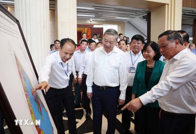 Tổng Bí thư Tô Lâm kiểm tra hoạt động của chính quyền địa phương 2 cấp tại phường Tây Hồ, thành phố Hà Nội. Ảnh: Thống Nhất/TTXVN. 