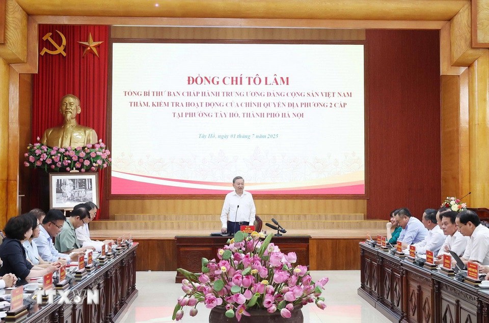 Tổng Bí thư Tô Lâm phát biểu chỉ đạo tại buổi đến thăm, kiểm tra hoạt động chính quyền địa phương hai cấp tại phường Tây Hồ, thành phố Hà Nội. Ảnh: TTXVN. 