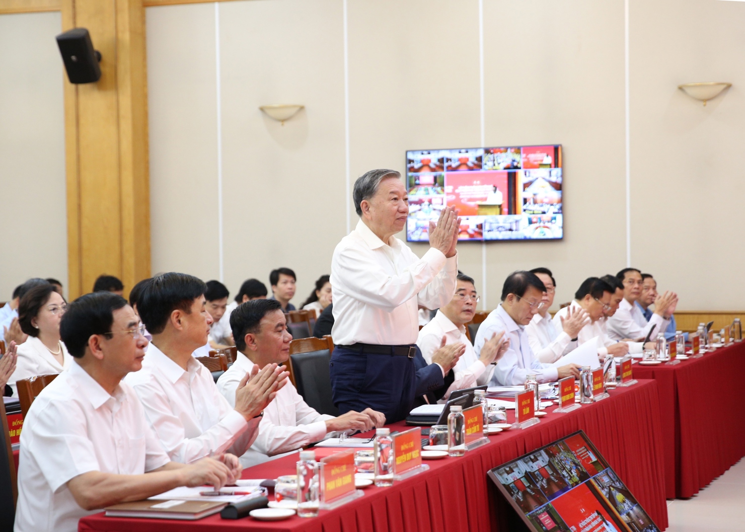 Tổng B&iacute; thư T&ocirc; L&acirc;m đ&aacute;nh gi&aacute; cao cơ quan thường trực, Ban Chỉ đạo đ&atilde; rất t&iacute;ch cực, tham mưu, ban h&agrave;nh c&aacute;c kế hoạch triển khai Nghị quyết 57-NQ/TW - Ảnh: VGP/Nguyễn Ho&agrave;ng. &nbsp;