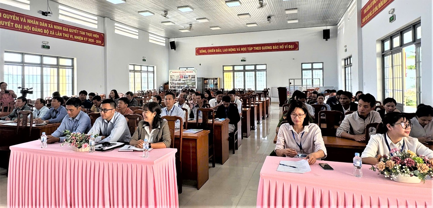 To&agrave;n cảnh Lễ ra qu&acirc;n