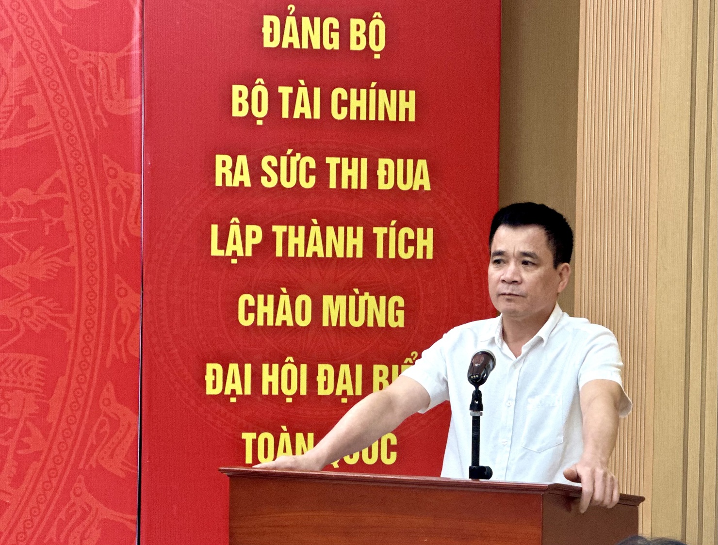 Đồng ch&iacute; Trương H&ugrave;ng Sơn - Ủy vi&ecirc;n Ban Chấp h&agrave;nh, Ph&oacute; Chủ nhiệm Ủy ban Kiểm tra Đảng ủy Bộ T&agrave;i ch&iacute;nh ph&aacute;t biểu tại Đại hội.