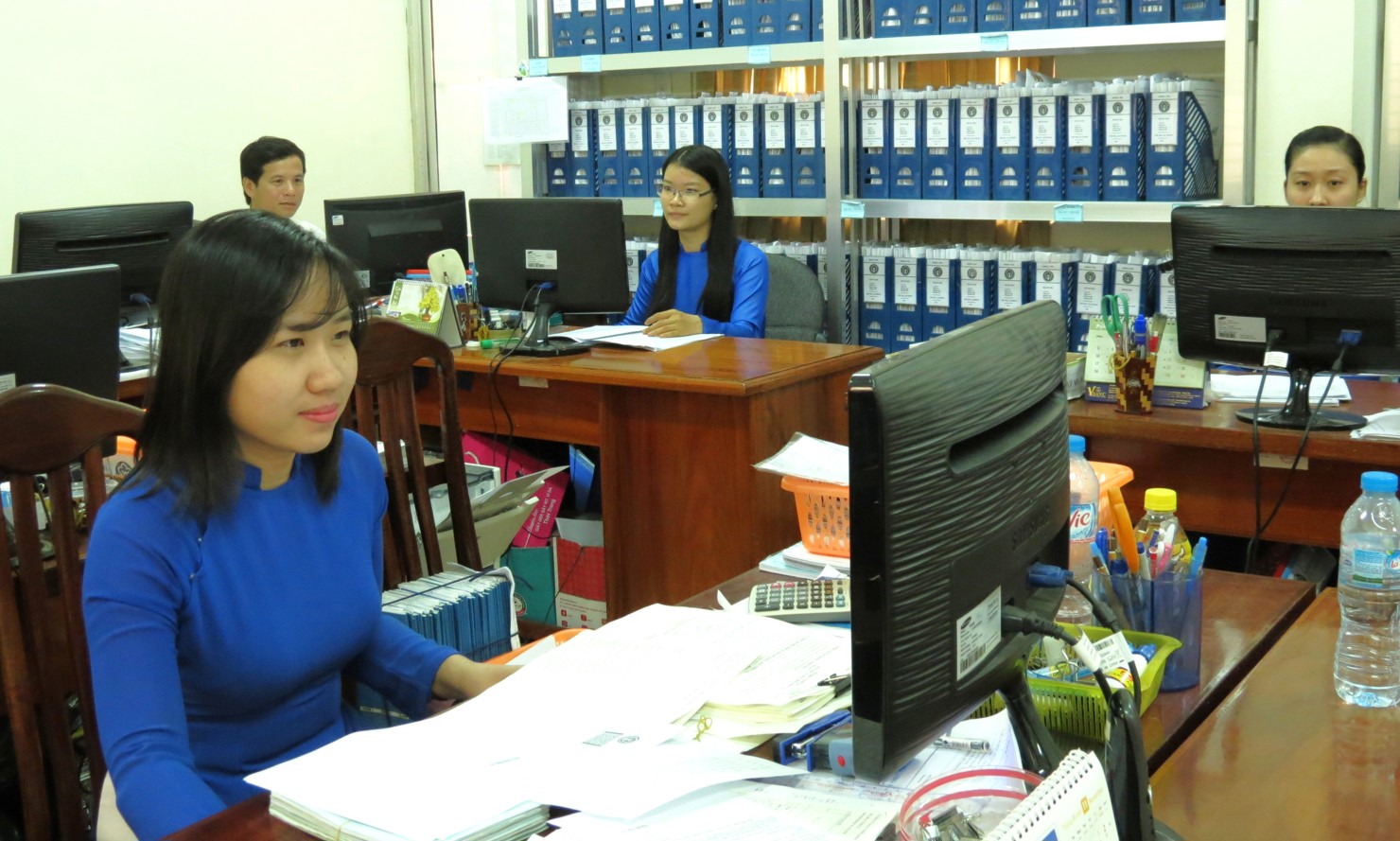 Vi&ecirc;n chức l&agrave;m việc tại cơ quan BHXH ở tỉnh T&acirc;y Ninh