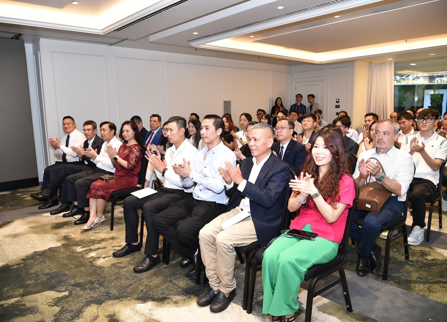 Cộng đồng người Việt tại T&acirc;y Ban Nha đ&atilde; nỗ lực h&ograve;a nhập v&agrave;o sở tại v&agrave; lu&ocirc;n hướng về qu&ecirc; hương đất nước; nỗ lực giữ g&igrave;n văn h&oacute;a d&acirc;n tộc v&agrave; ng&ocirc;n ngữ tiếng Việt - Ảnh: VGP/Trần Mạnh.